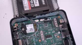 MSI Cubi NUC 1M installing a 2.5-inch SSD