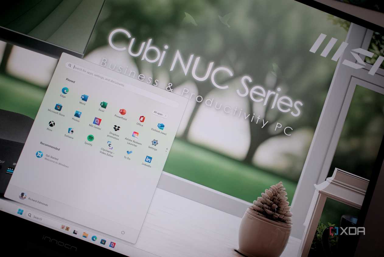 MSI Cubi NUC 1M running Windows