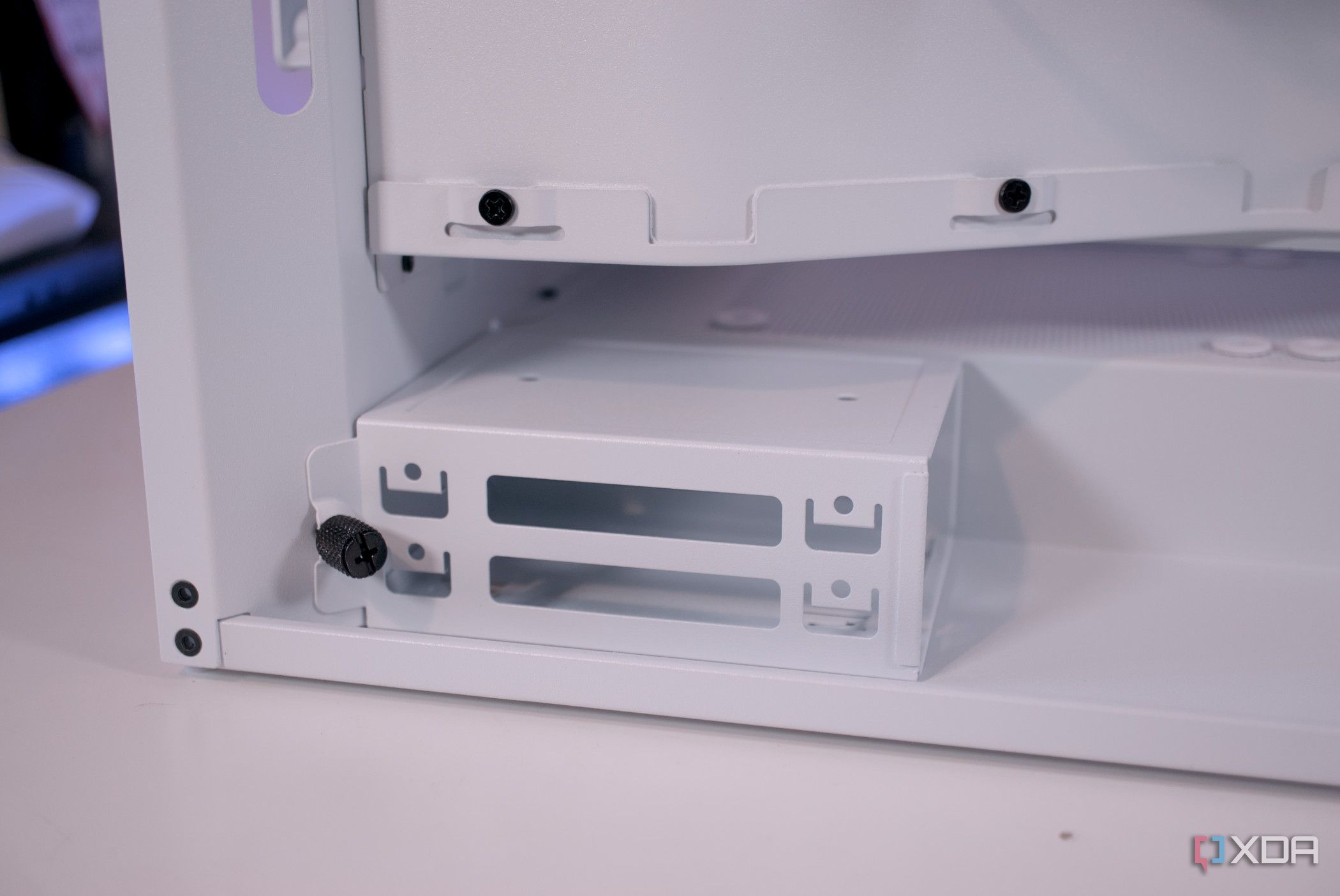 NZXT H7 Flow (2024) drive cage