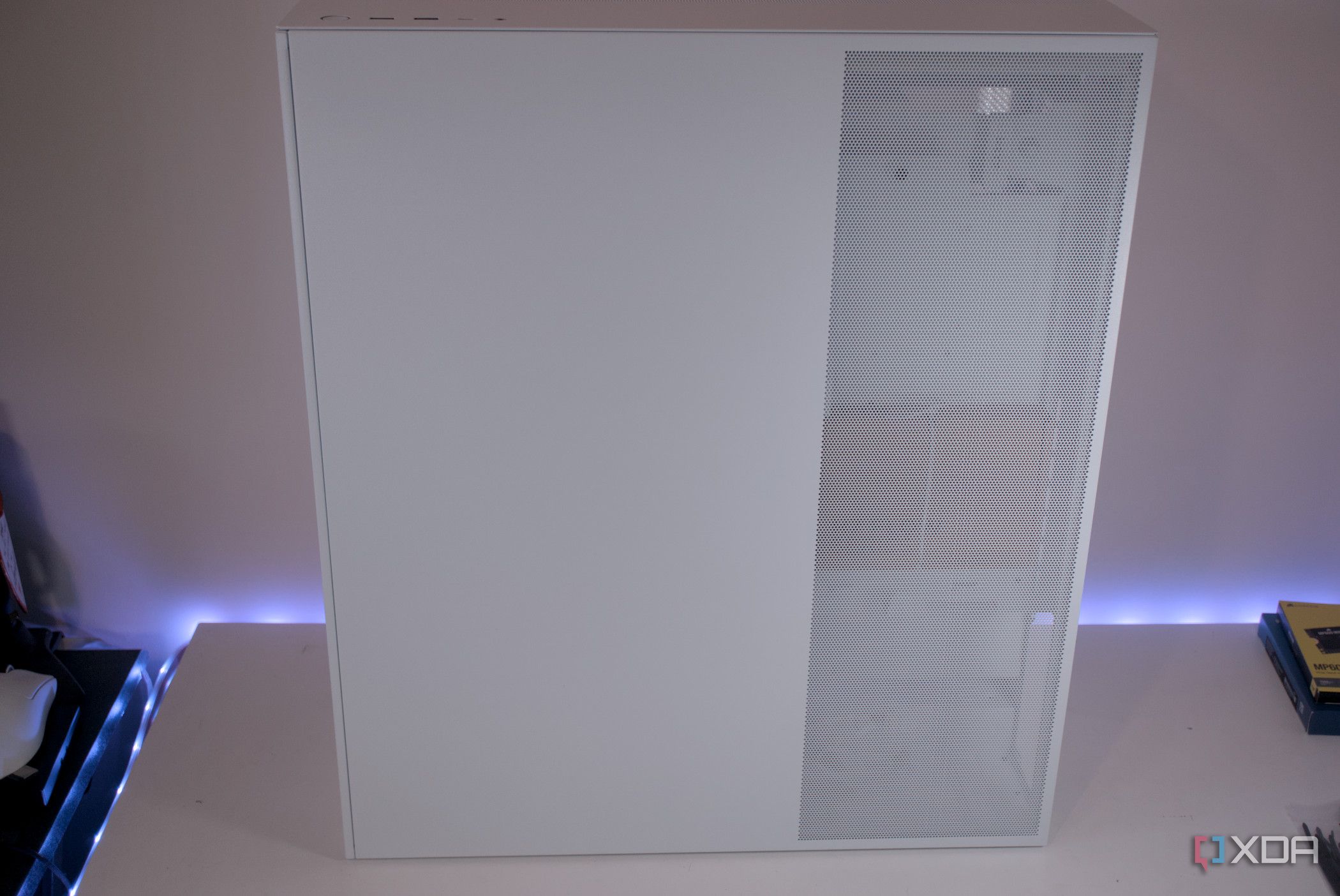 NZXT H7 Flow (2024) side