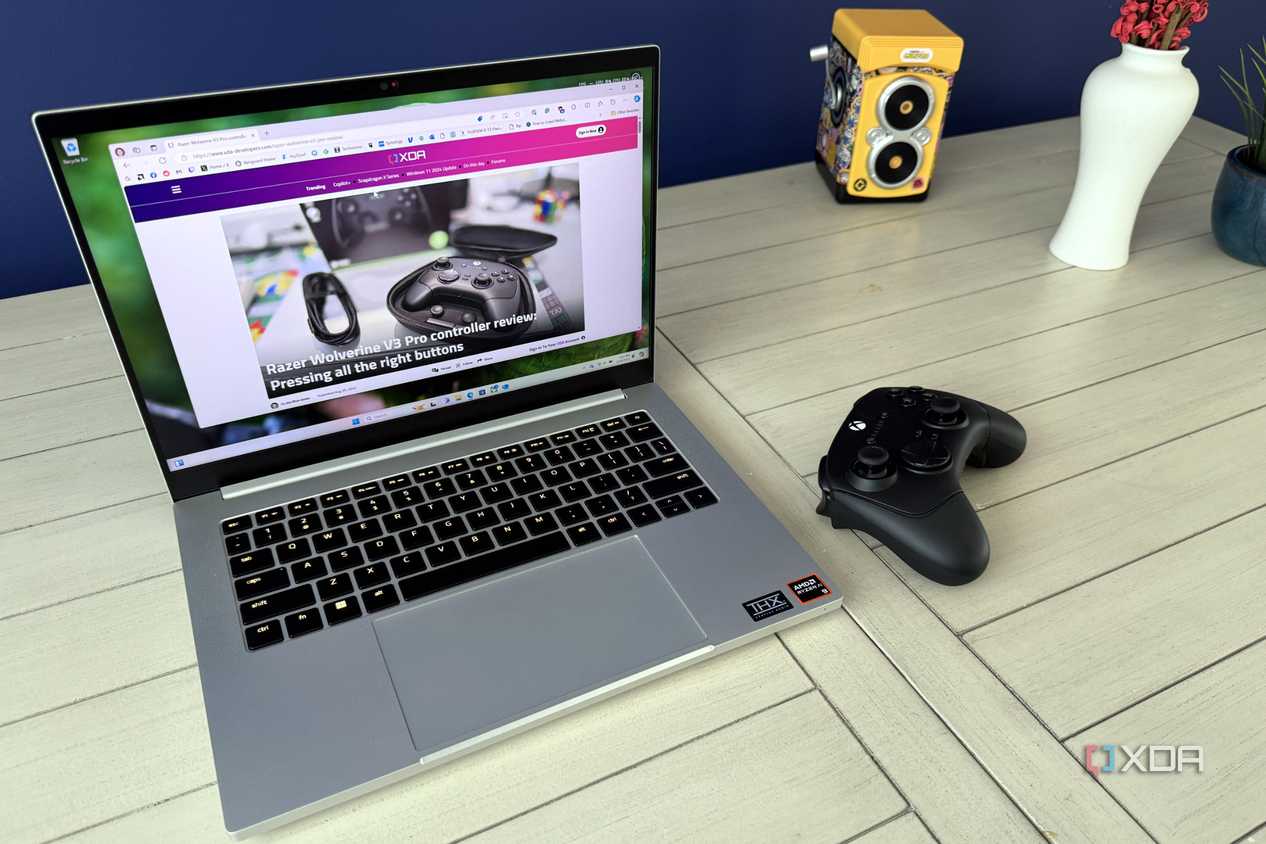 razer blade 14 2024 next to razer xbox controller