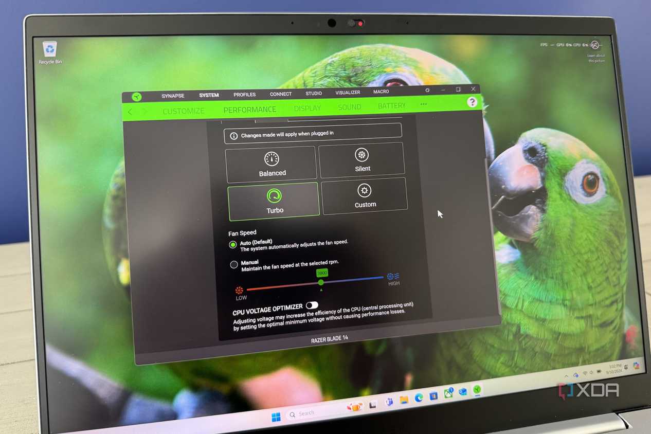 razer blade 14 with synapse open on screen