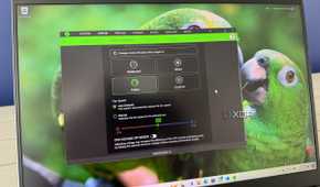 razer blade 14 with synapse open on screen