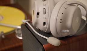 The detachable boom microphone on the Alienware Pro Wireless Gaming Headset.