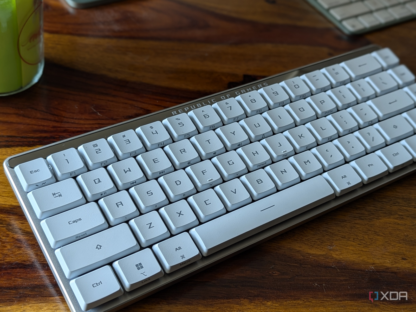 asus-rog-falchion-rx-low- asus-rog-falchion-rx-low-