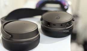 audeze maxwell showing right earcup controls