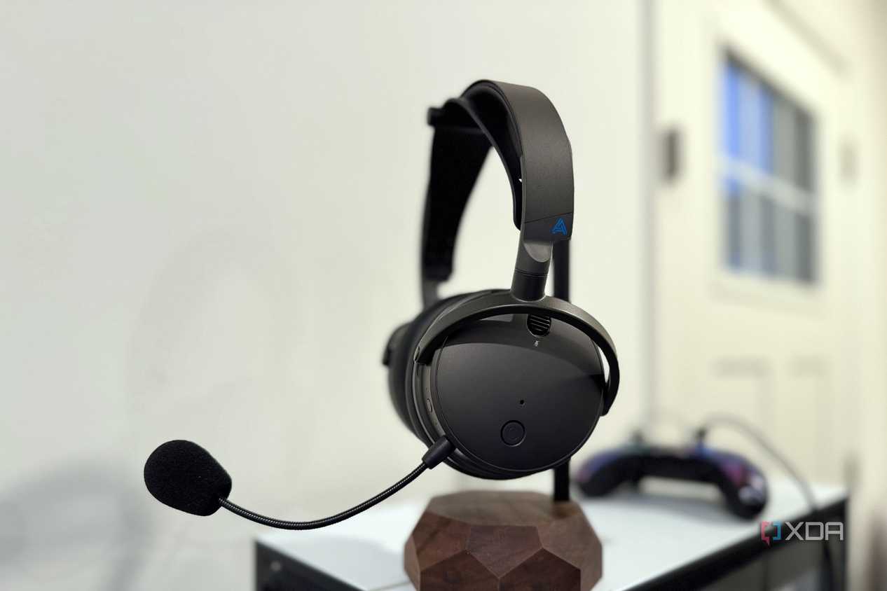 audeze maxwell headset on headphone stand