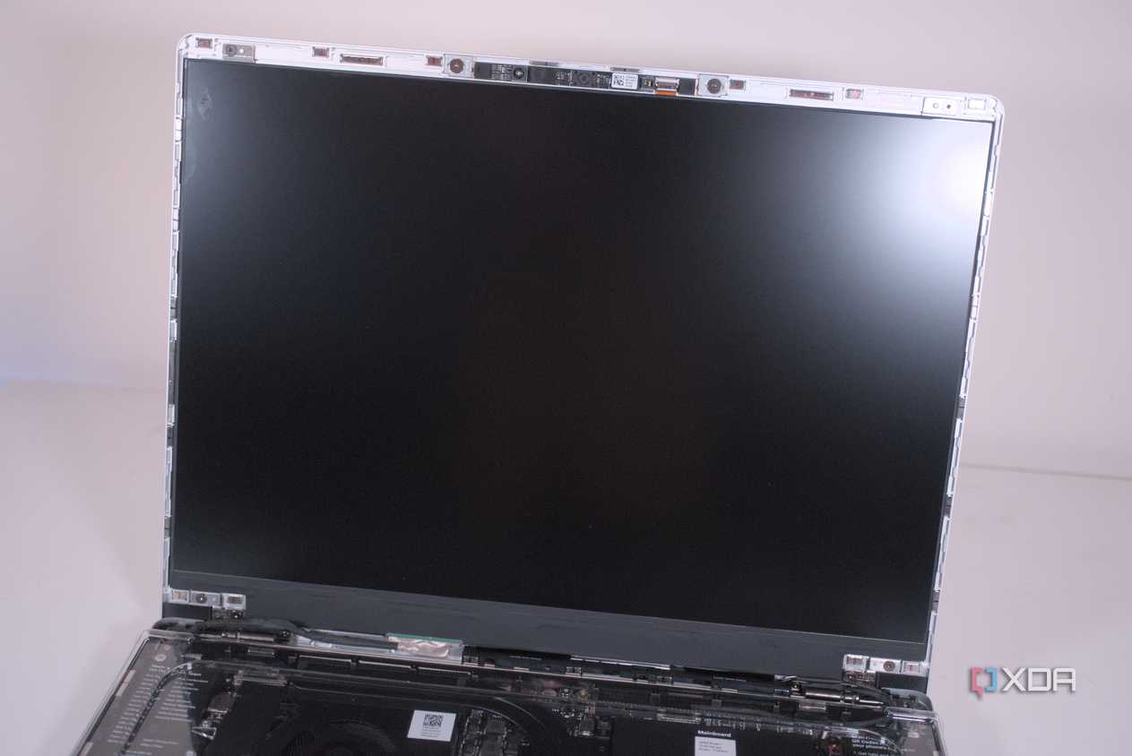 Framework Laptop 13 AMD 2.8K display without its bezel
