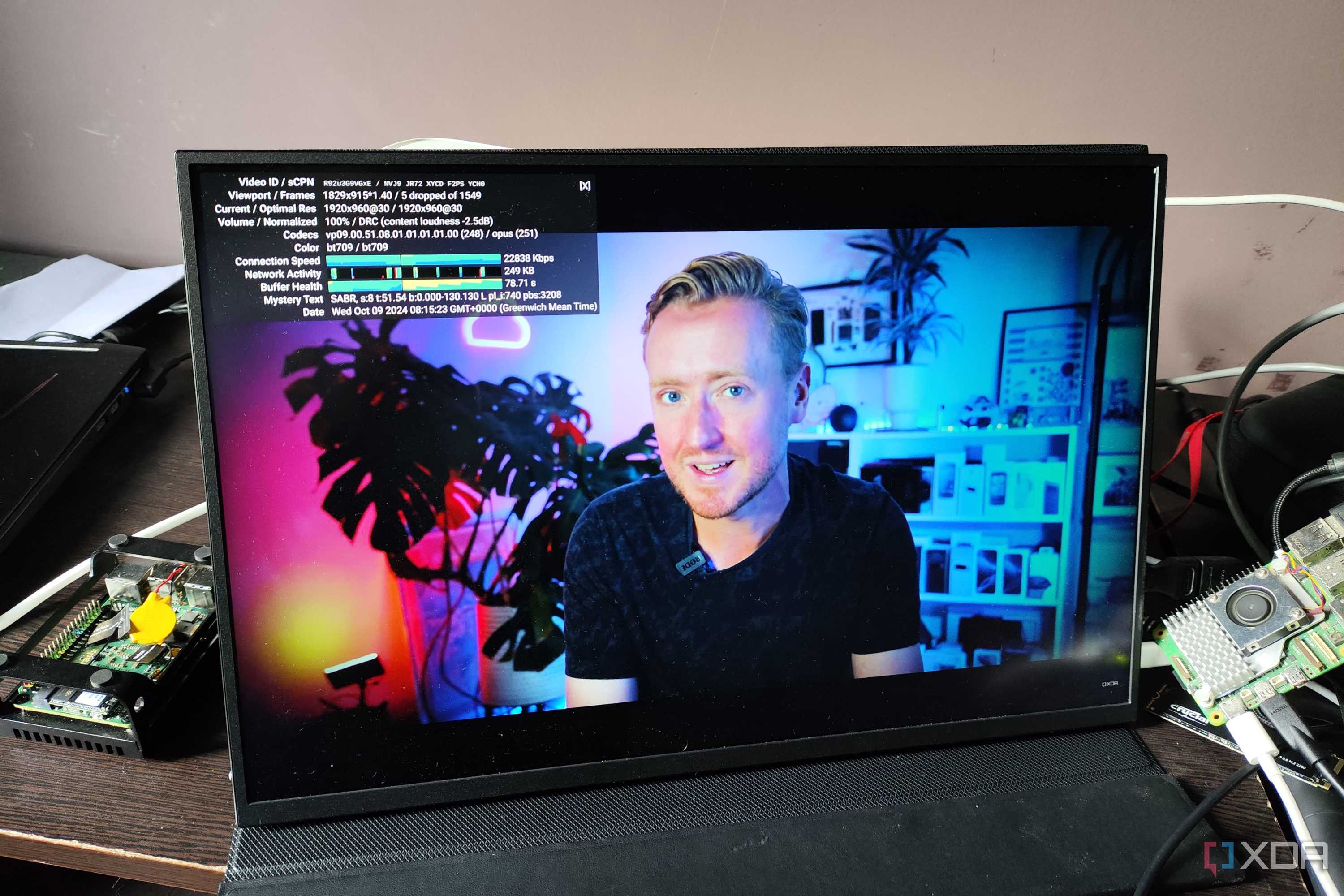 Streaming a YouTube video on FydeOS