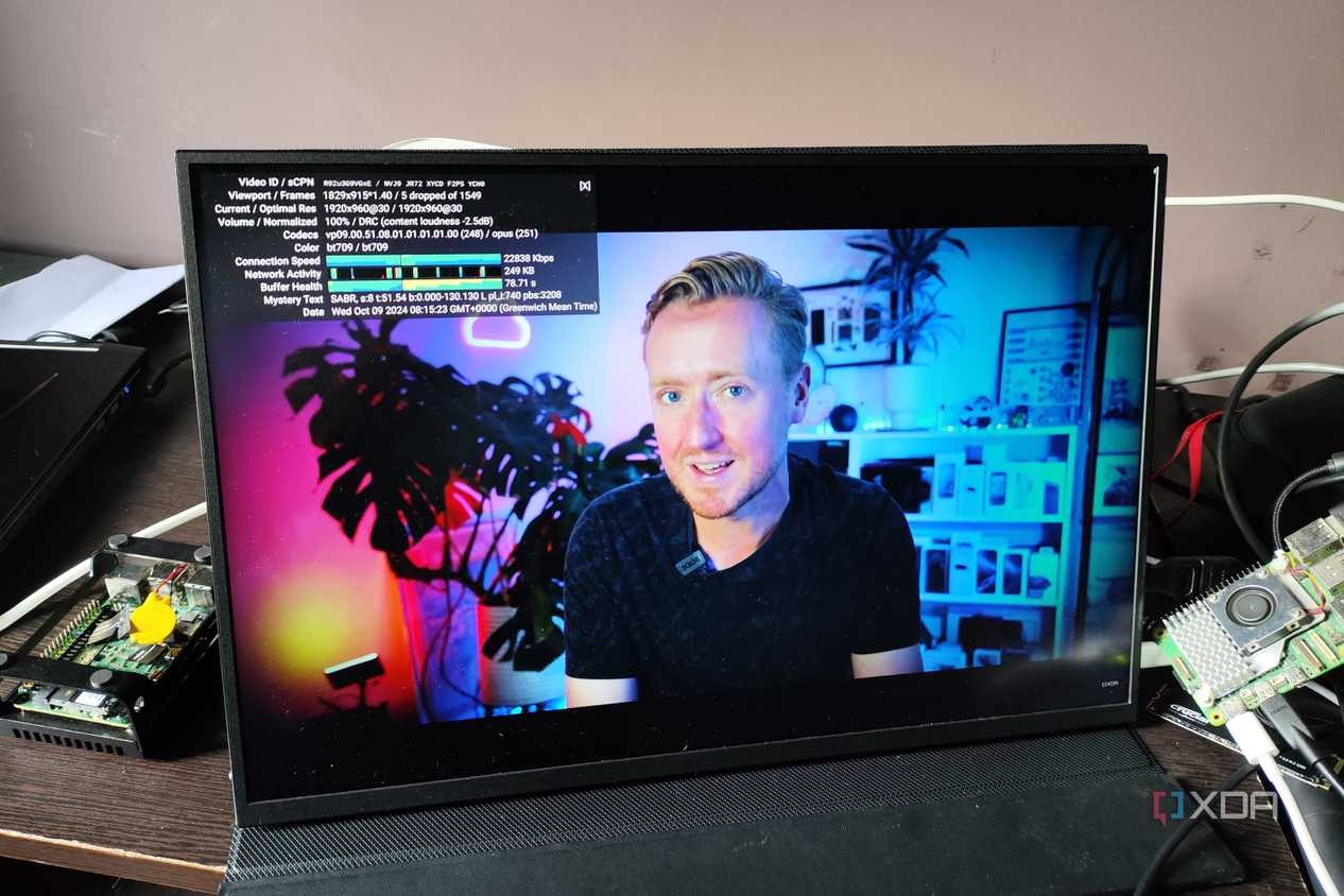 Streaming a YouTube video on FydeOS