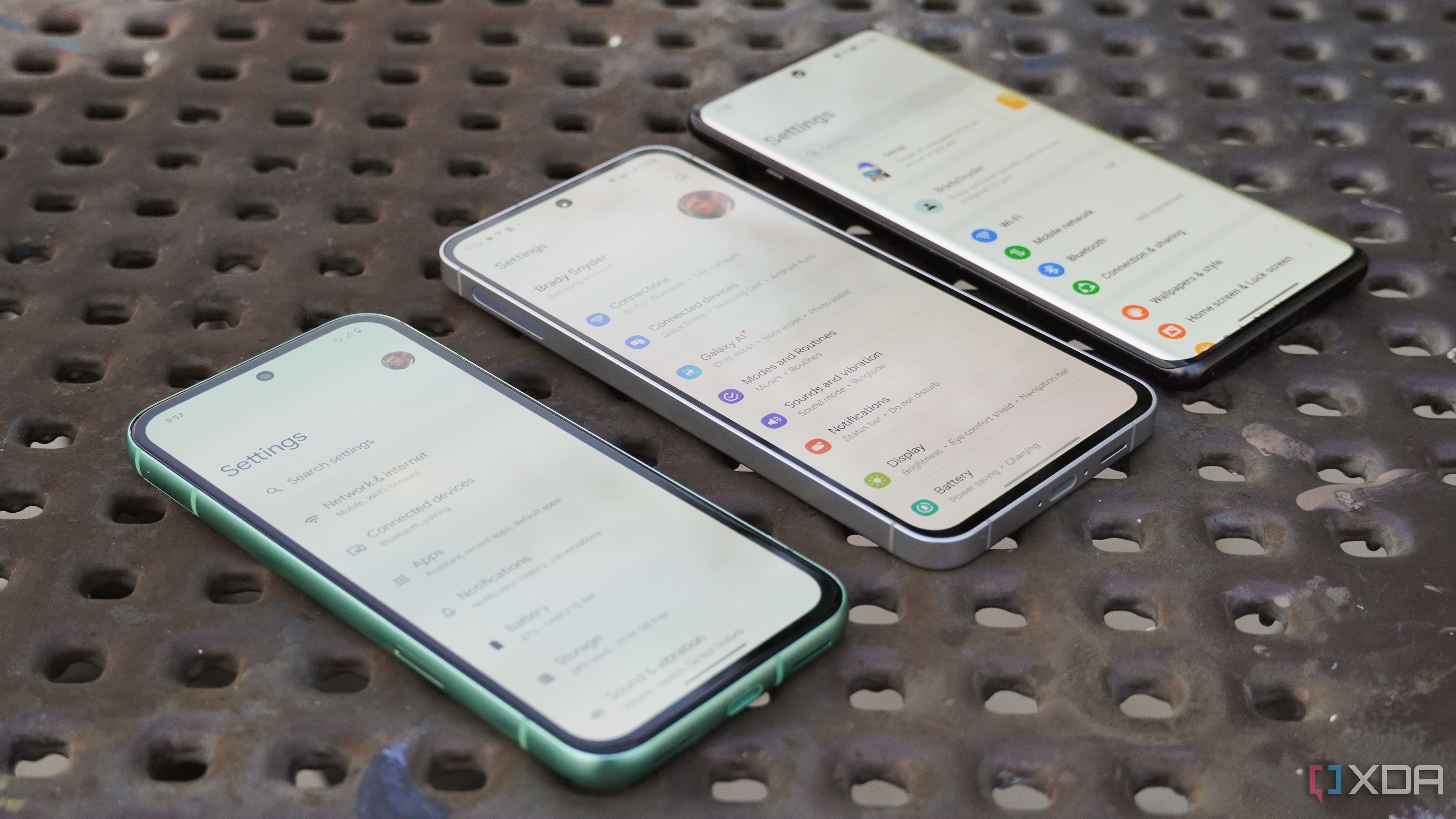 Galaxy-S24-FE-vs-OnePlus-12R-vs-Pixel-8a-11