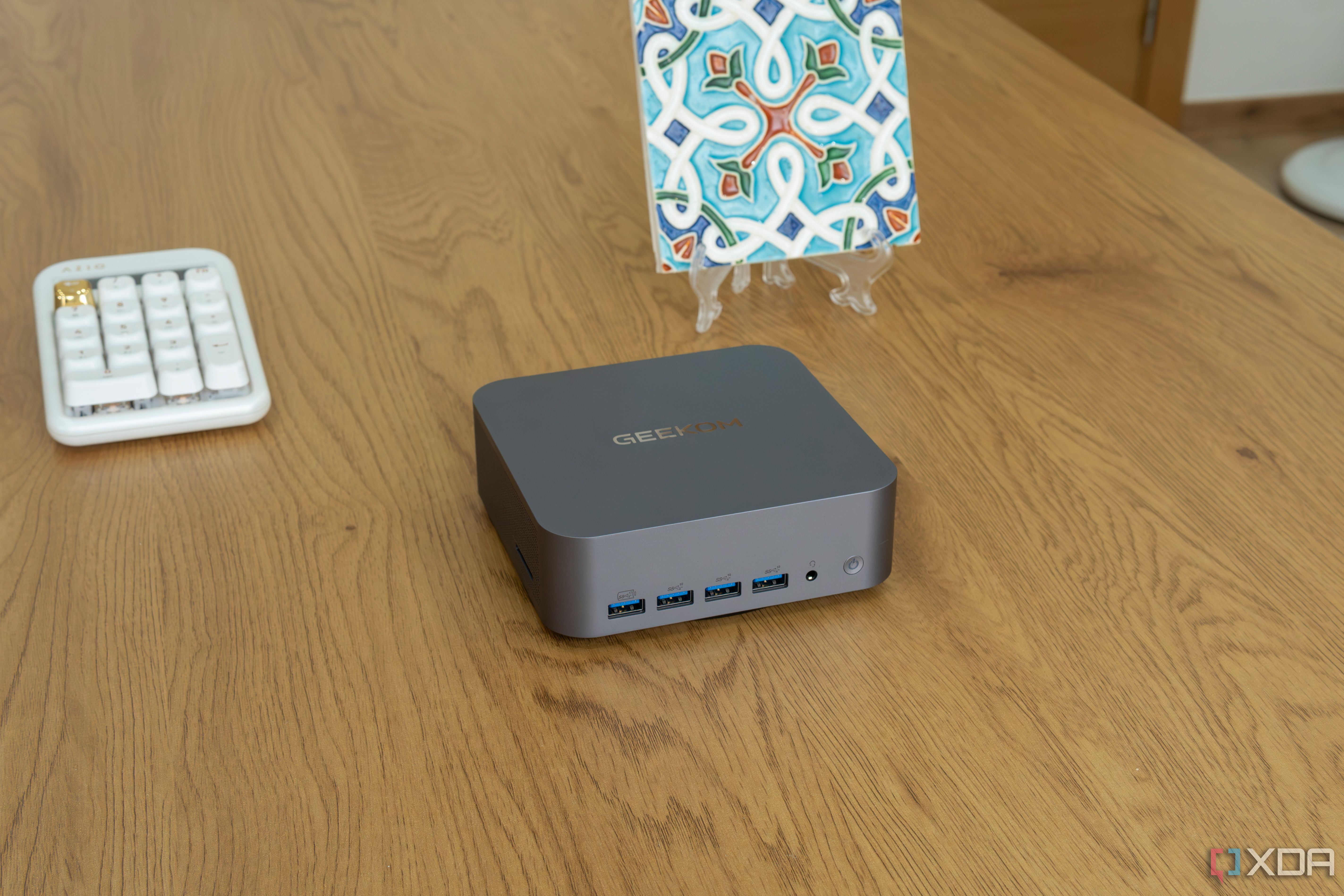 I mounted my mini PC behind my monitor and cleared my entire desk in ...
