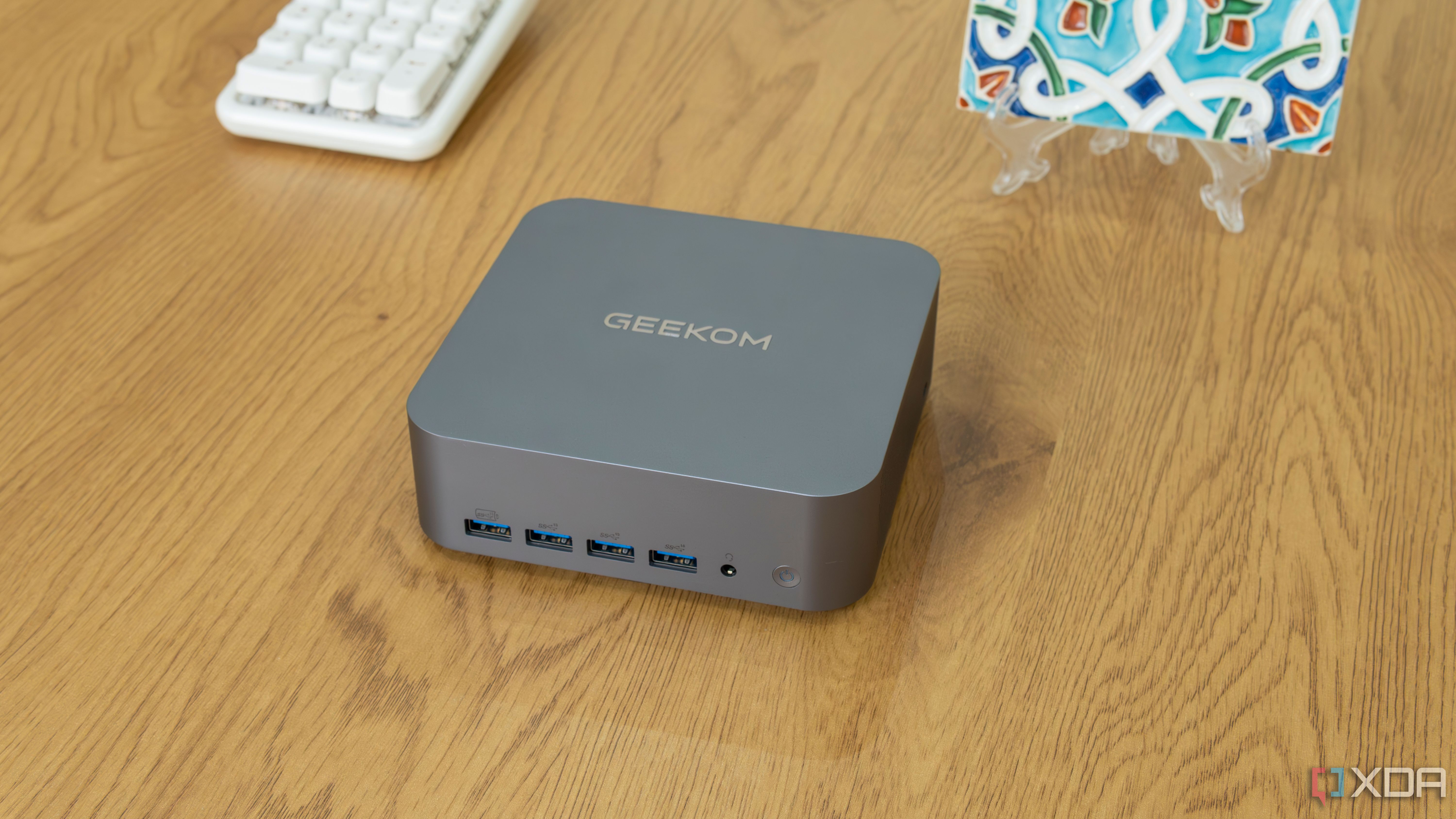 I mounted my mini PC behind my monitor and cleared my entire desk in ...