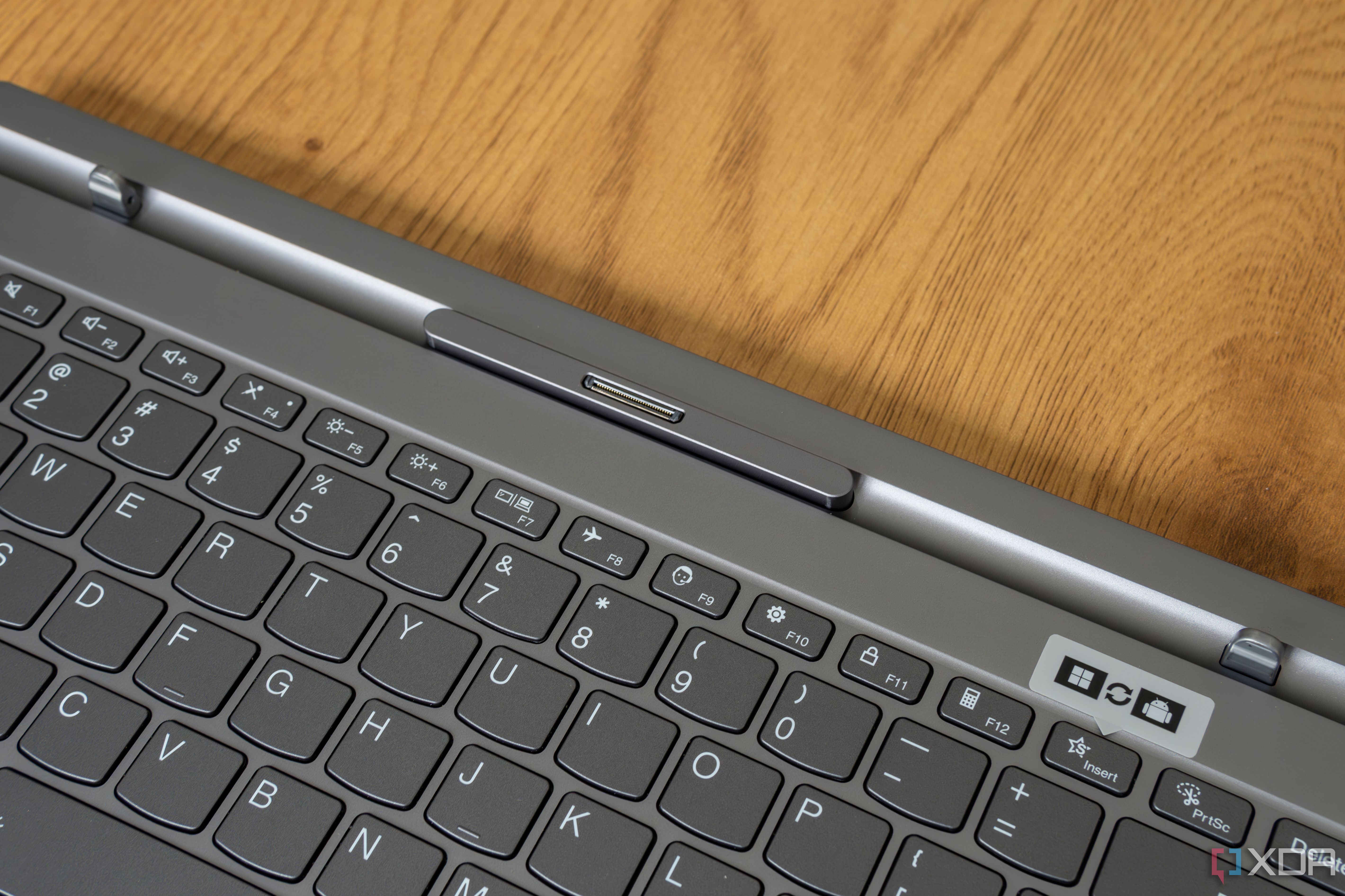 Close-up view of the smart connector Lenovo ThinkBook Plus Gen 5 Hybrid Station