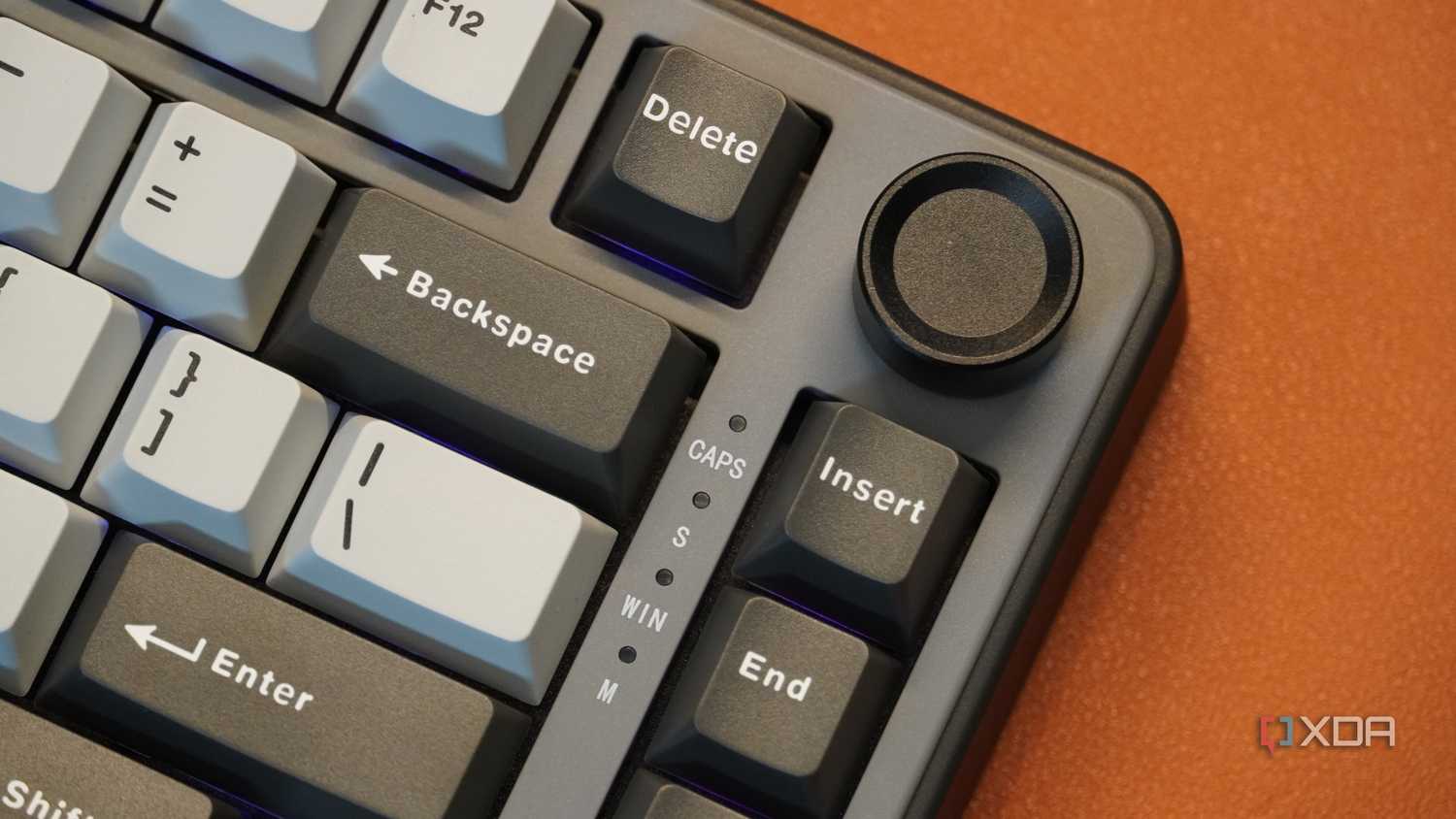 The knob on the Yunzii RT75.