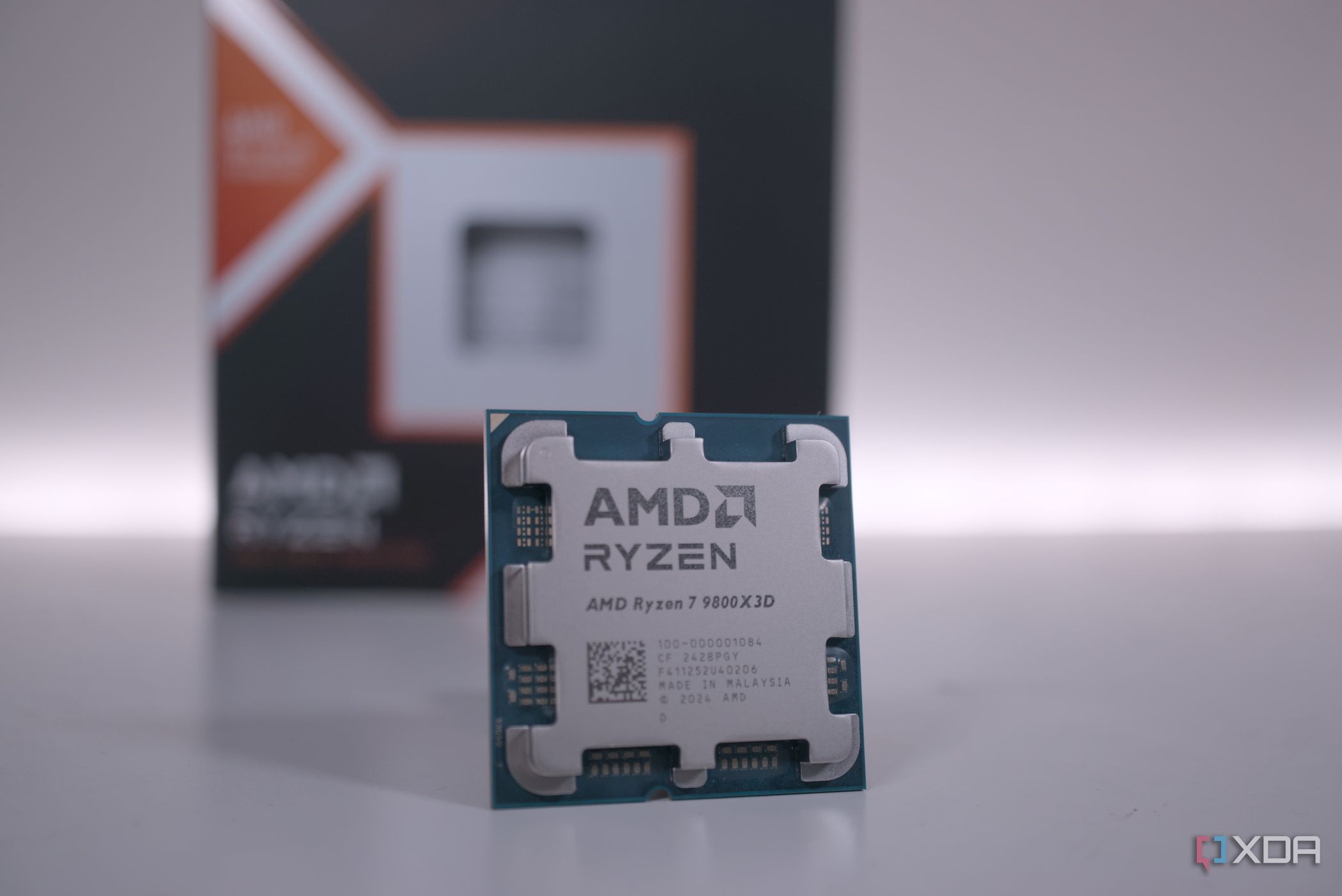 [終売間近] AMD Ryzen 1600 amd-ryzen-7-9800x3d-front-