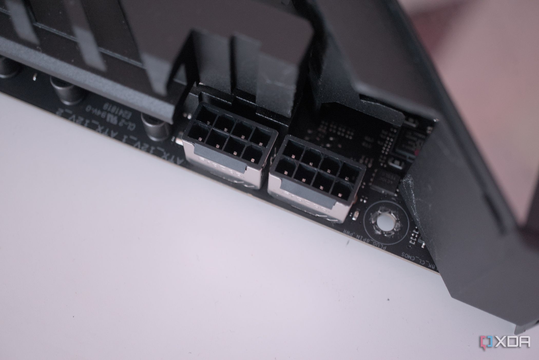ASUS ROG Crosshair X670E Hero SATA ports