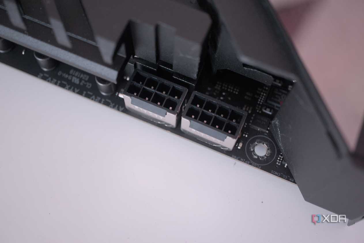 ASUS ROG Crosshair X670E Hero SATA ports