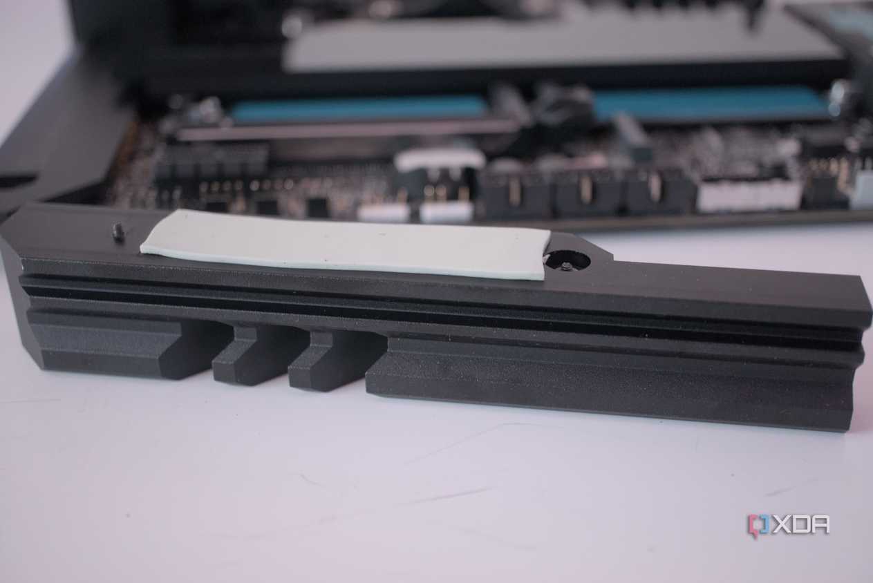 ASUS ROG Crosshair X670E Hero M.2 heatpad