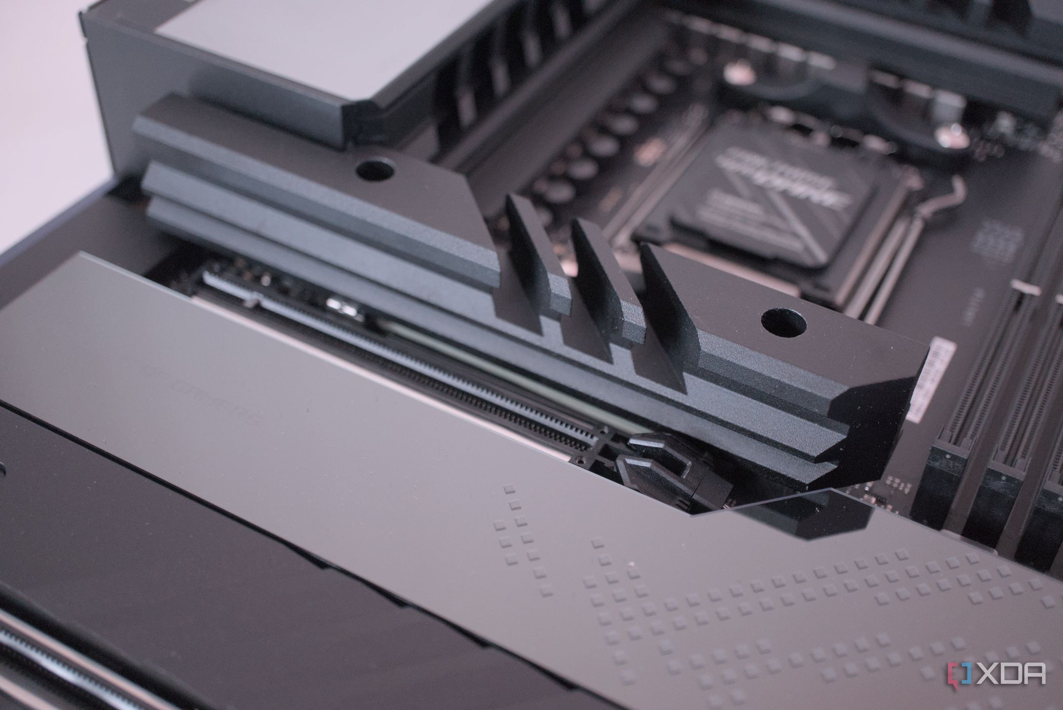 ASUS ROG Crosshair X670E Hero M.2 heatsink