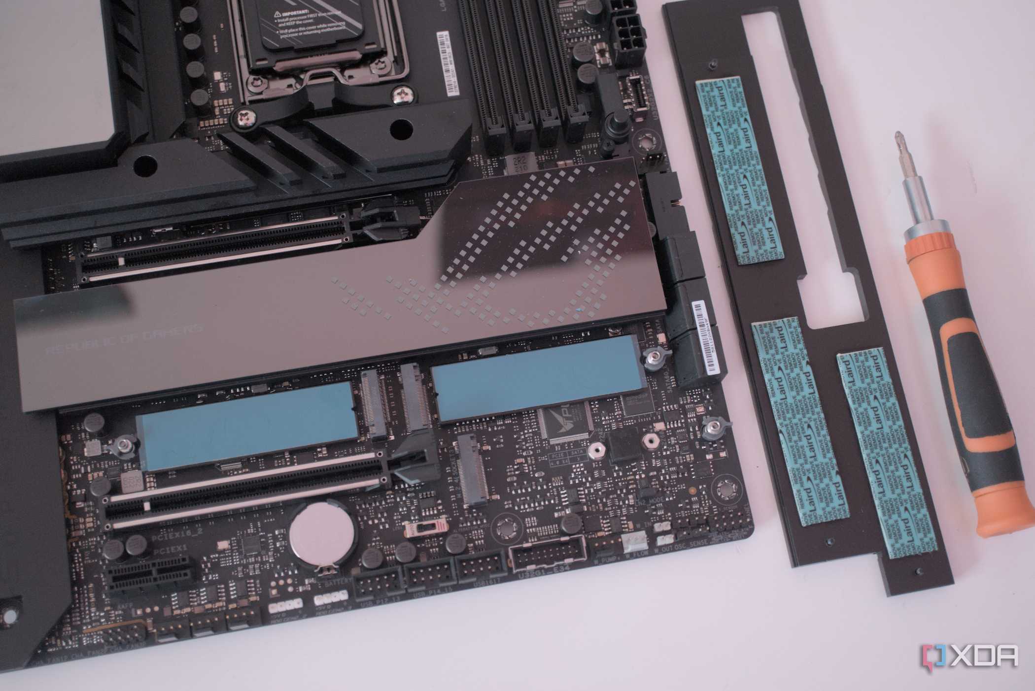 ASUS ROG Crosshair X670E Hero M.2 slots