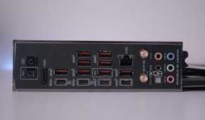 ASUS ROG Crosshair X670E Hero rear I/O