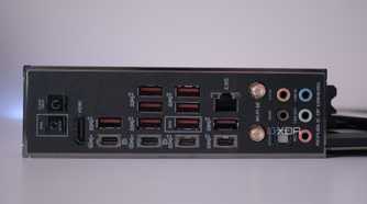 ASUS ROG Crosshair X670E Hero rear I/O