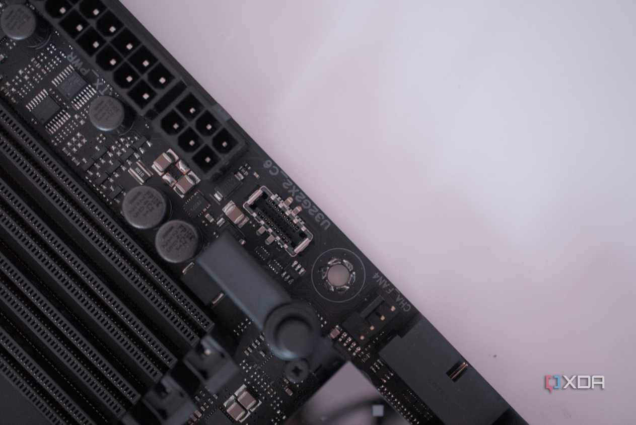 ASUS ROG Crosshair X670E Hero USB-C port