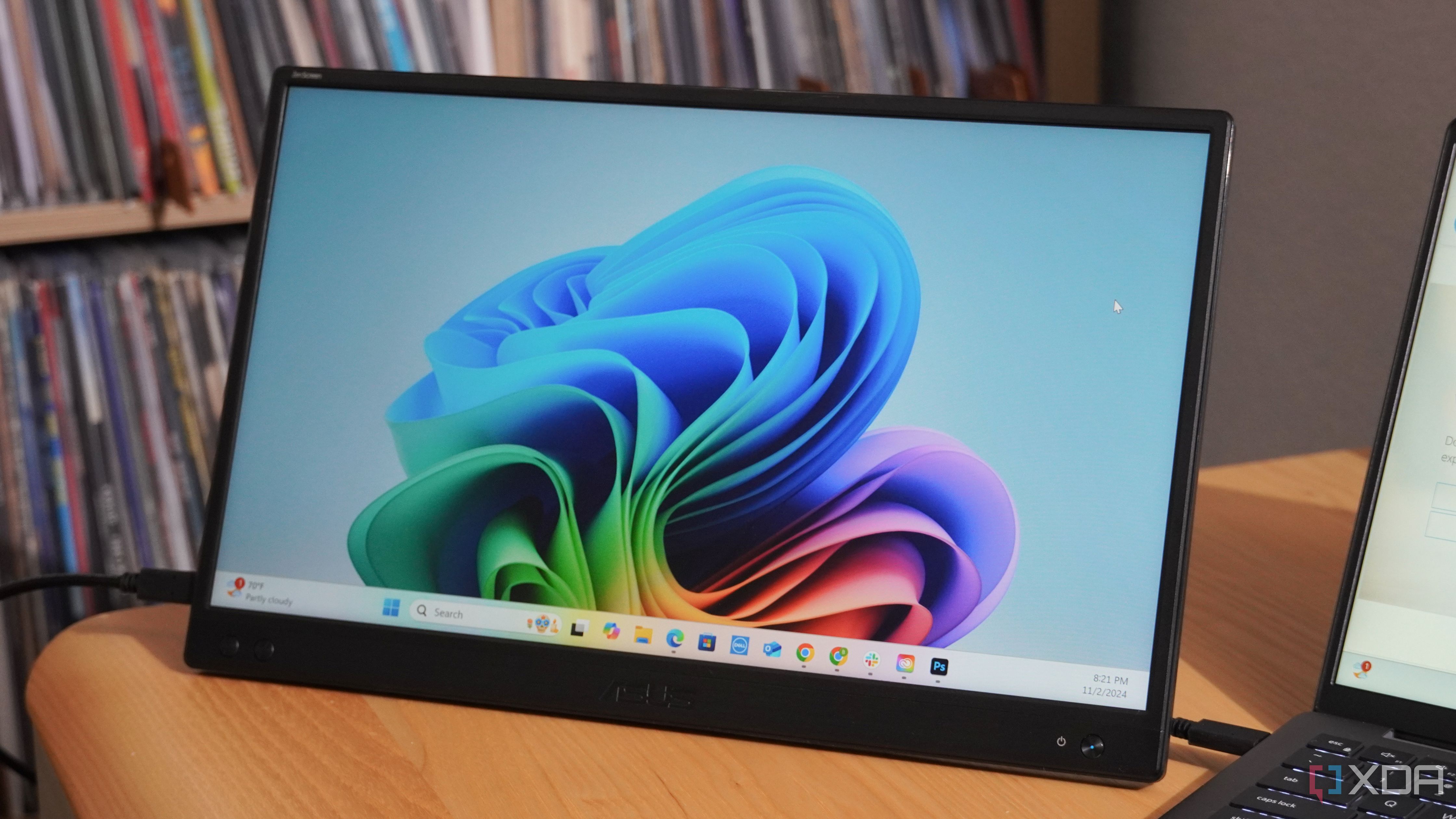 ASUS ZenScreen 15.6型ポータブルモニター MB166CR ZenScreen MB166CR｜Monitors｜ASUS Global