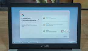 A laptop during ChromeOS Flex setup asking the user to sign up or browse as guest
