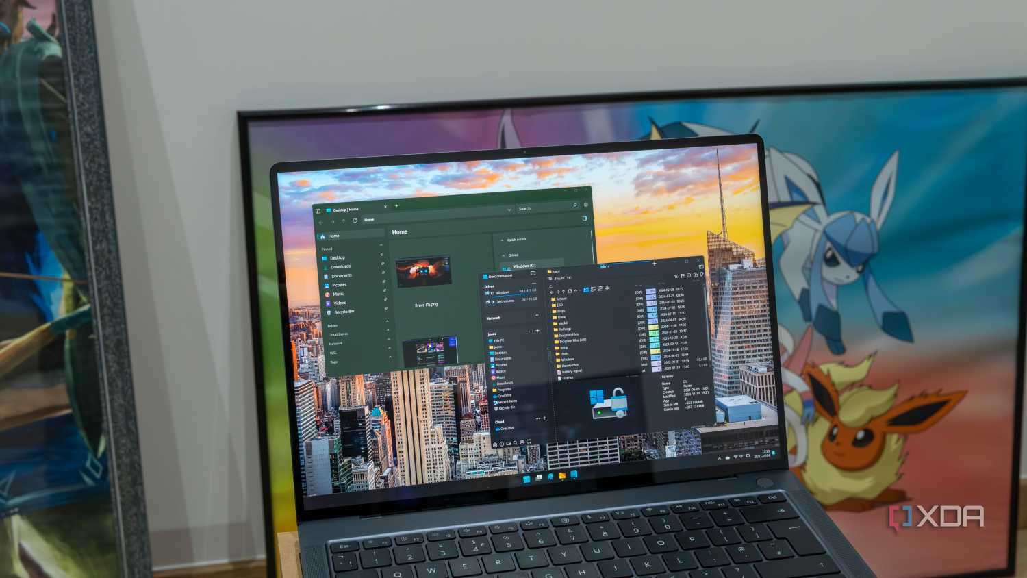 A WIndows 11 laptop running OneCommander and the Files app