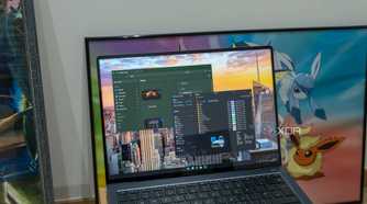 A WIndows 11 laptop running OneCommander and the Files app