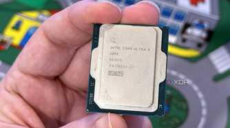 intel core ultra 9 285k held in fingers