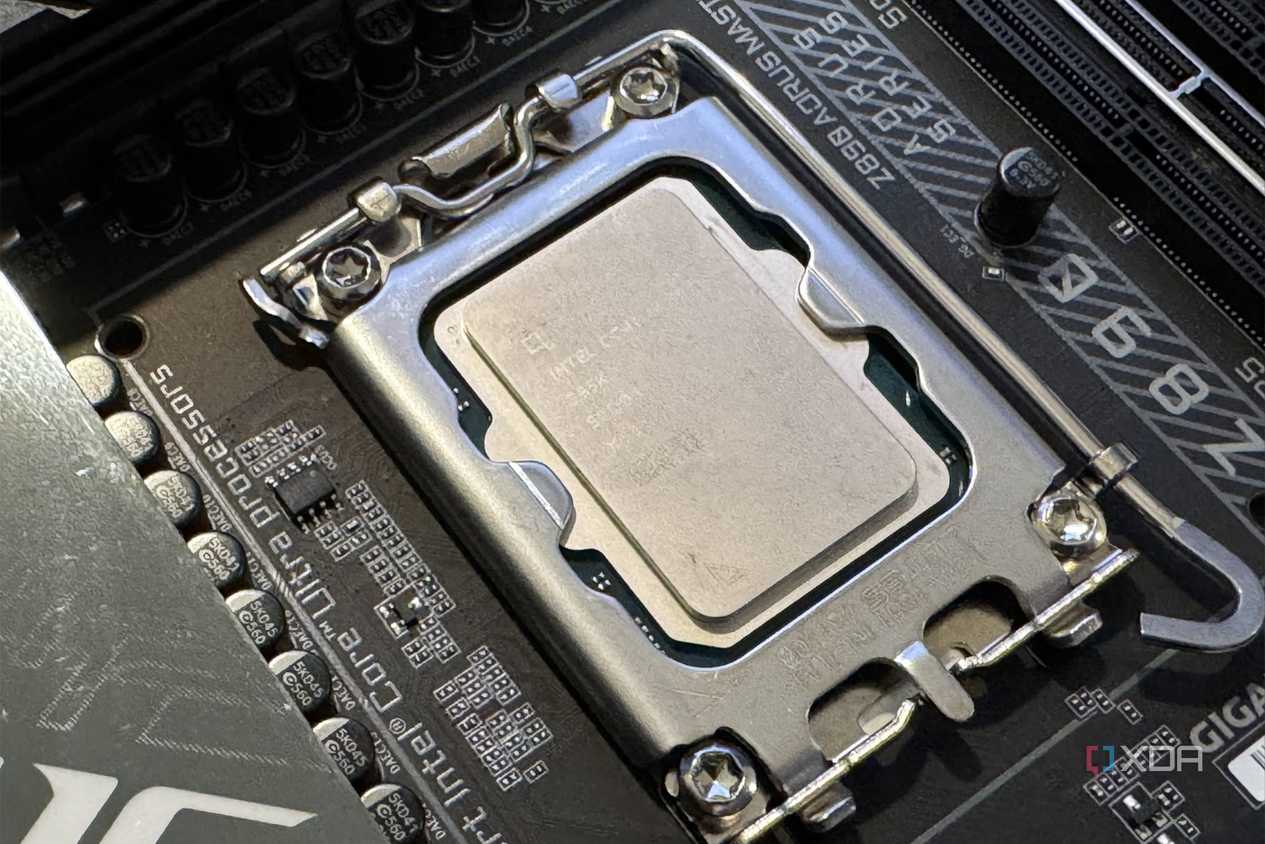 intel core ultra 9 285k in socket