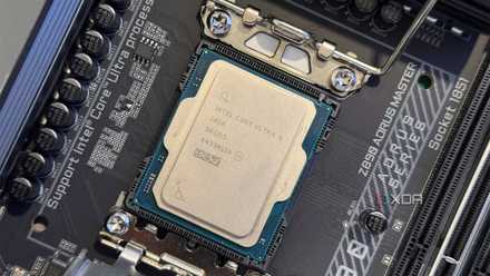 intel core ultra 9 285k socket retaining clip open.