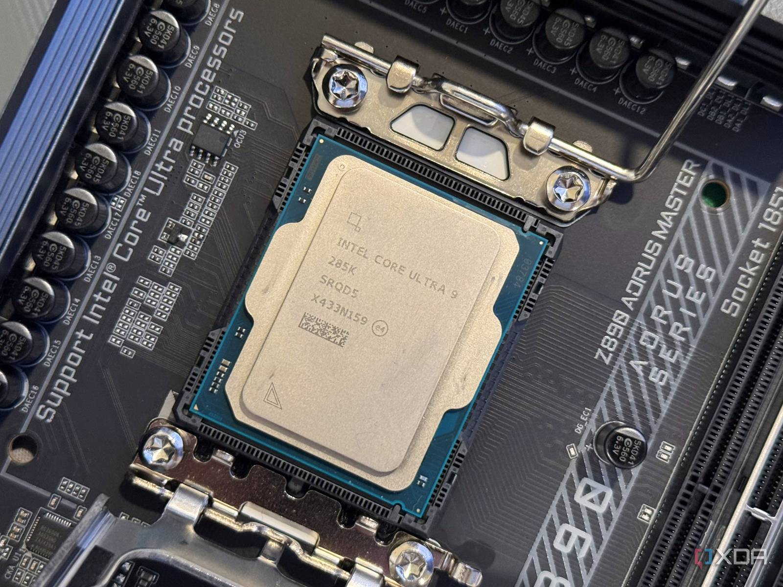 AMD Ryzen 9800X3D Intel Core Ultra 285K: Which CPU is