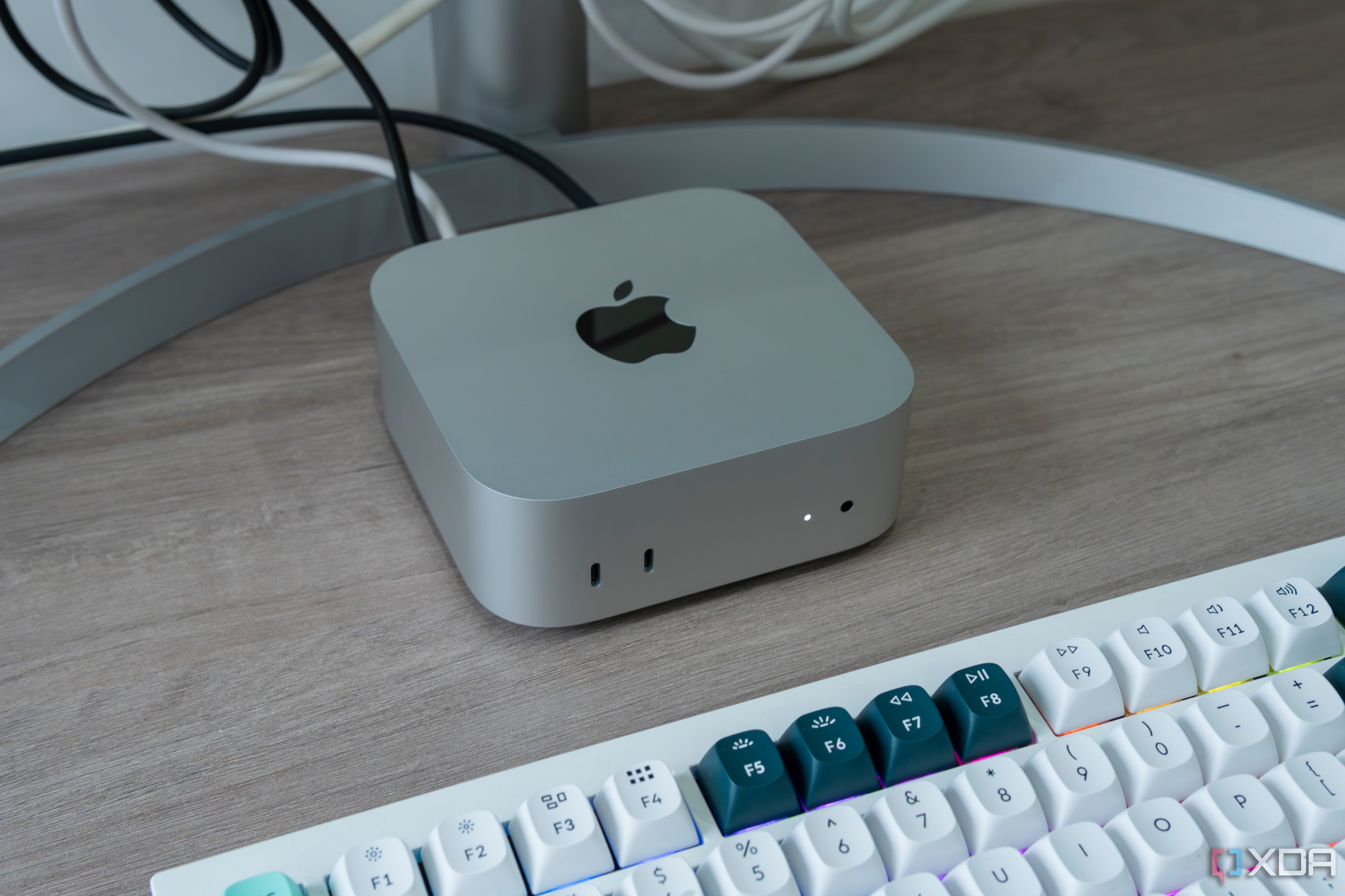 Mac　mini server Amazon.com: Sonnet xMac mini Server with one Full-Length and