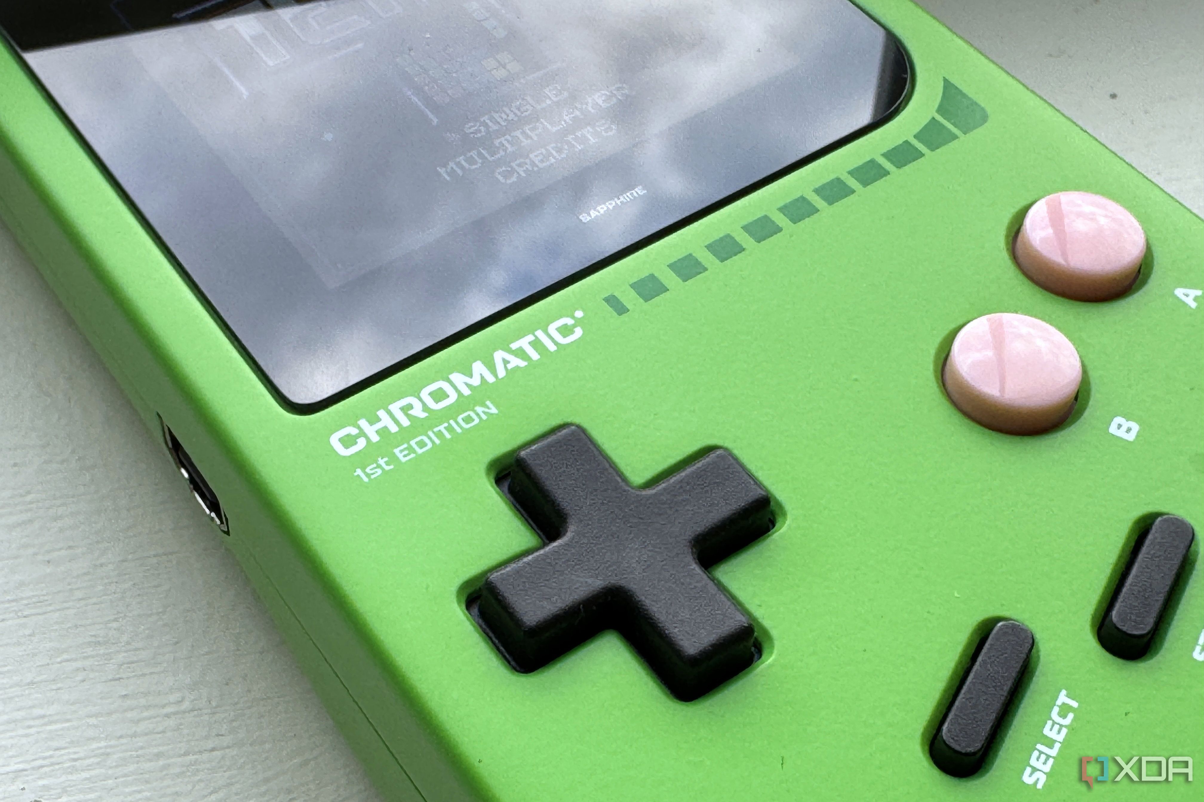 modretro chromatic in leaf color showing the control buttons in closeup