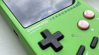 modretro chromatic in leaf color showing the control buttons in closeup