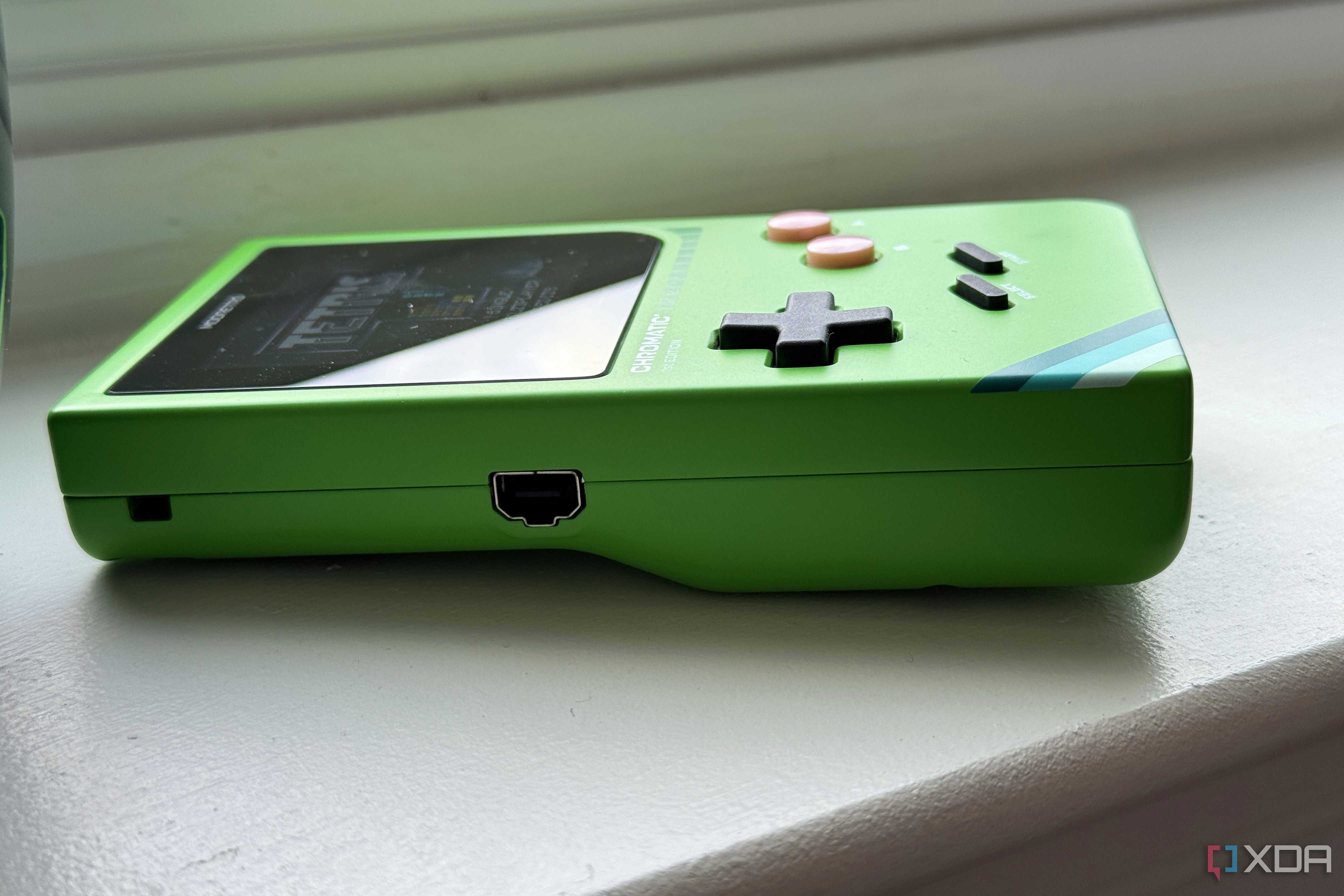 modretro chromatic in leaf color seen from the left side showing the game boy link port