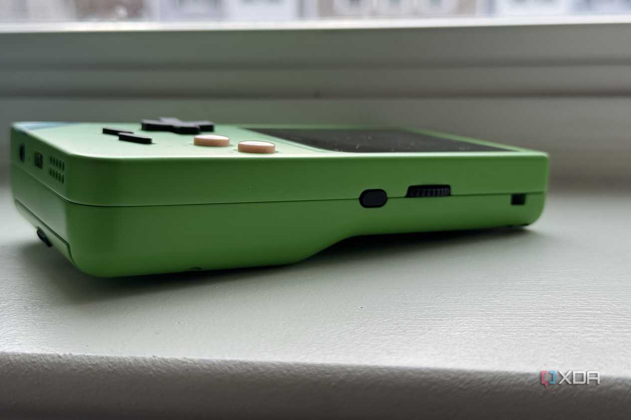 modretro chromatic in leaf color shown from the right showing the menu button and volume wheel