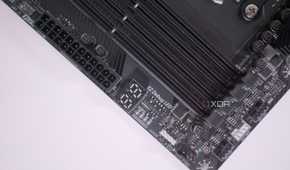 MSI MPG X870E Carbon WiFi debug LED