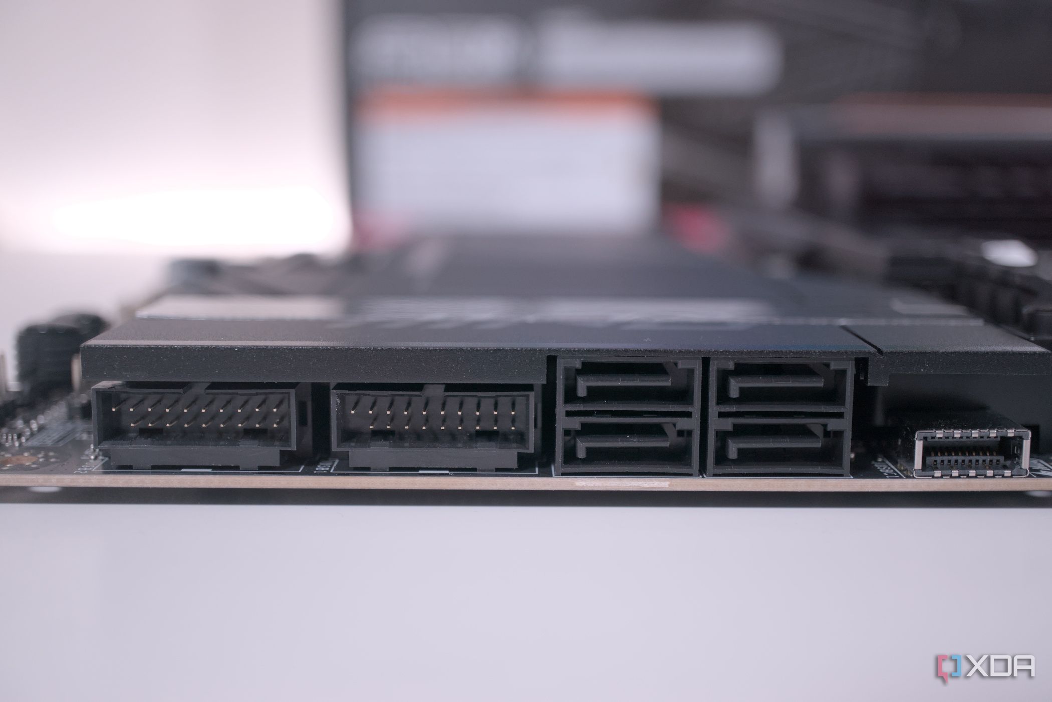 MSI MPG X870E Carbon WiFi internal I/O