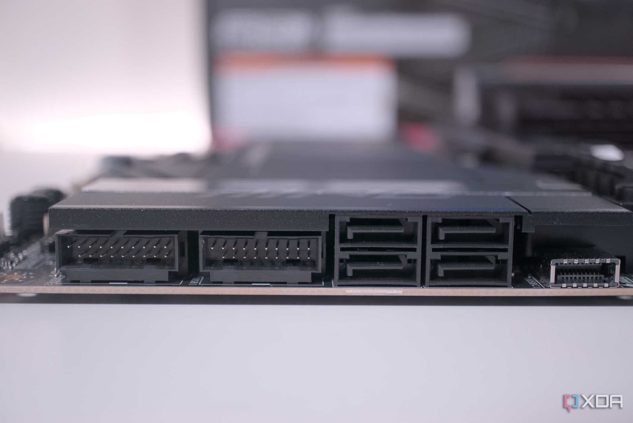 MSI MPG X870E Carbon WiFi internal I/O