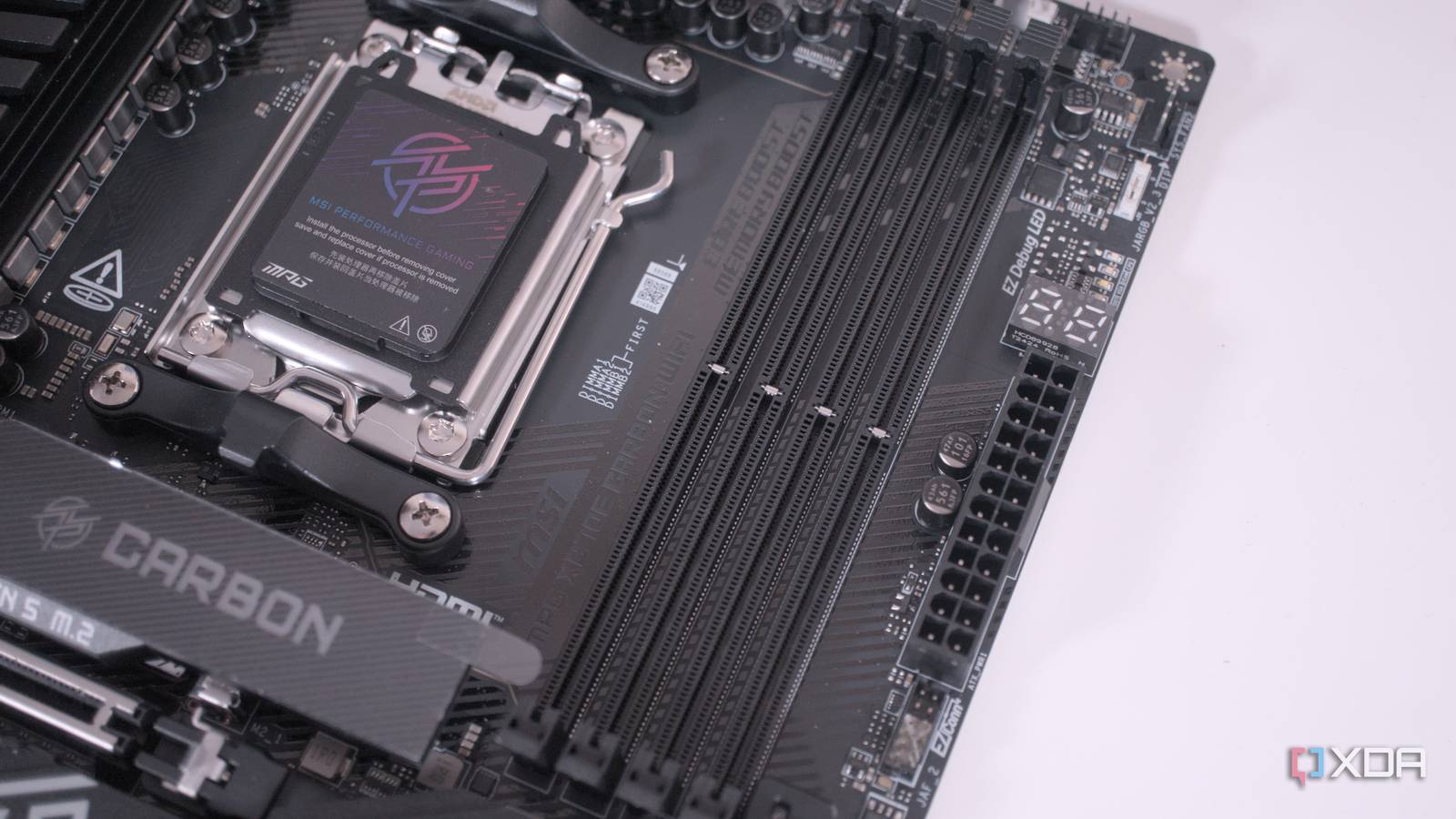 MSI MPG X870E Carbon WiFi DIMM slots