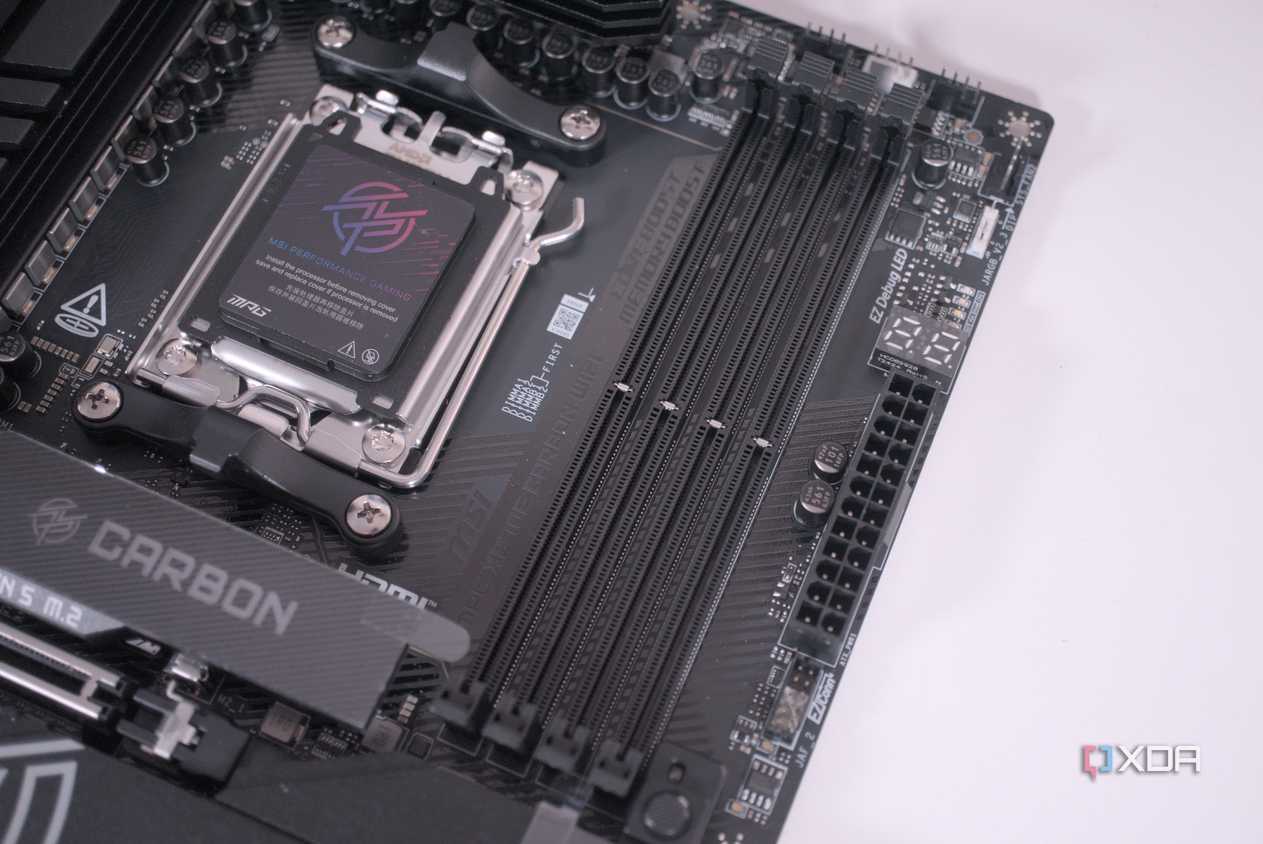 MSI MPG X870E Carbon WiFi DIMM slots