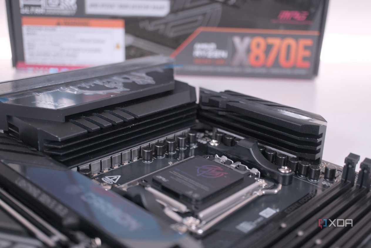 MSI MPG X870E Carbon WiFi VRM heatsinks