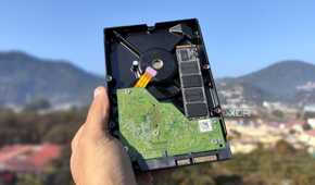 A person holding an HDD and an SSD