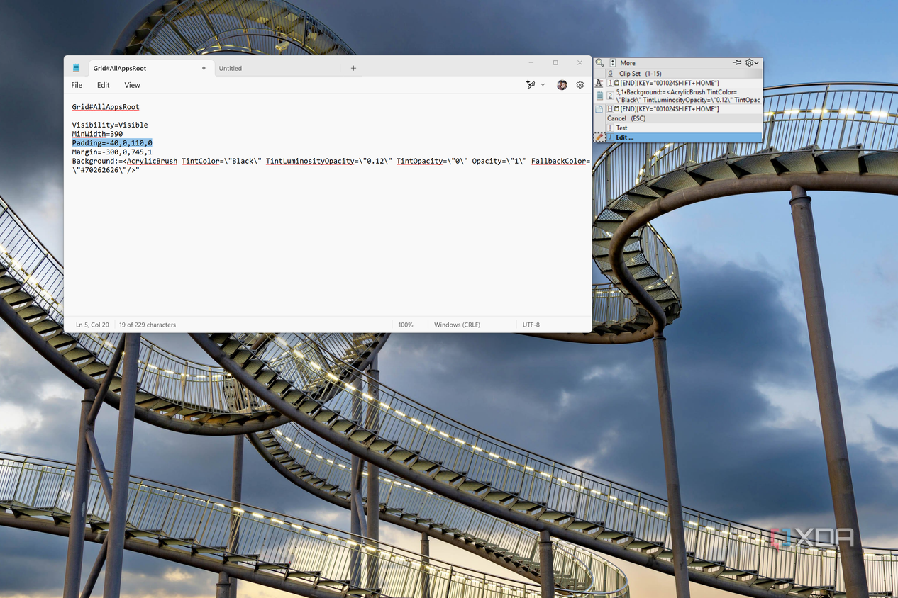 Screenshot of Notepad with an ArsClip window showing clipboard items