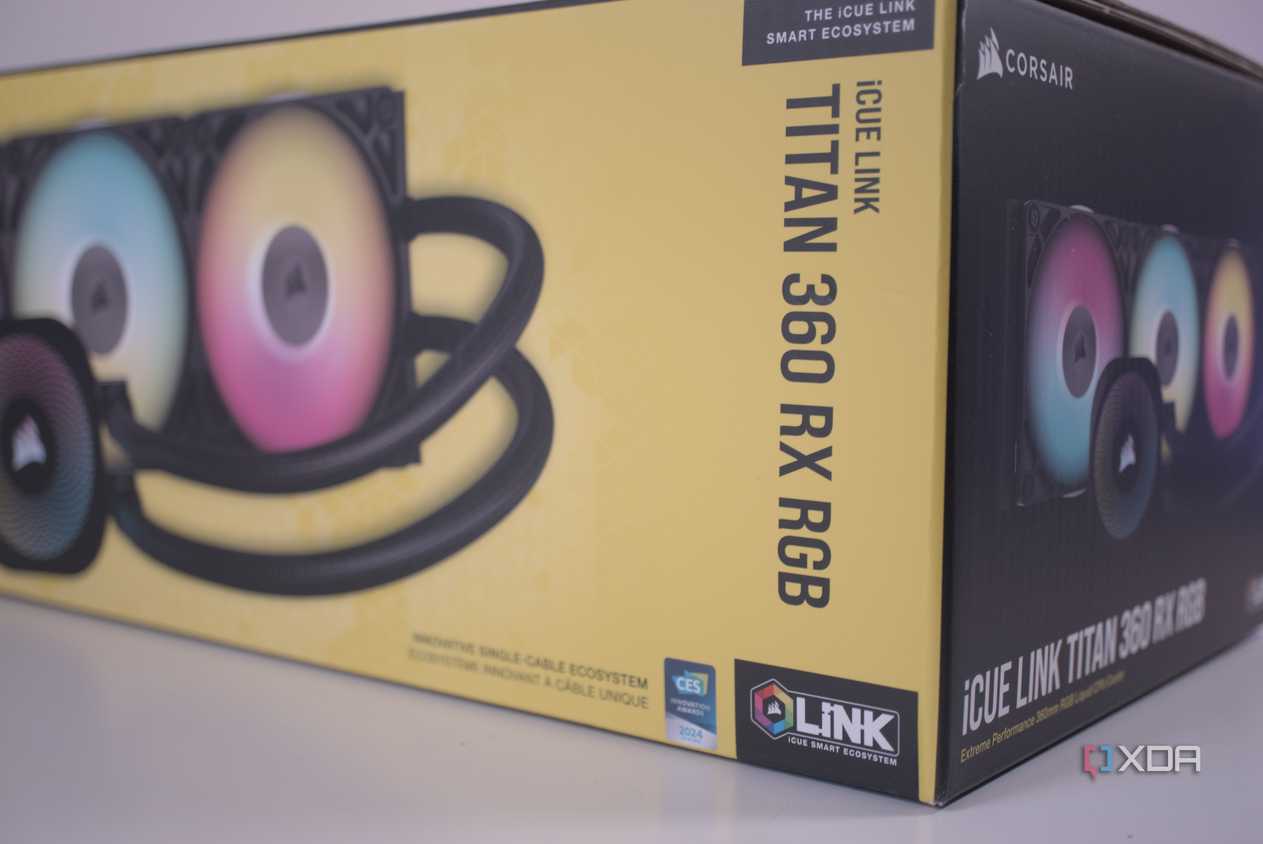 Corsair iCUE Link Titan 360 RX RGB box